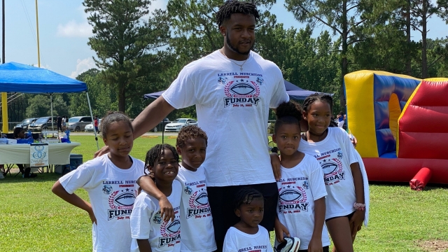 Tennessee Titans rookie Larrell Murchison, former NC State standout,  brightens Bladen County hometown ahead of Christmas