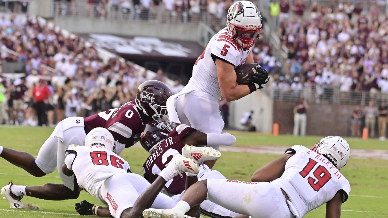 Thayer Thomas Makes Incredible One-Handed Grab - Stadium